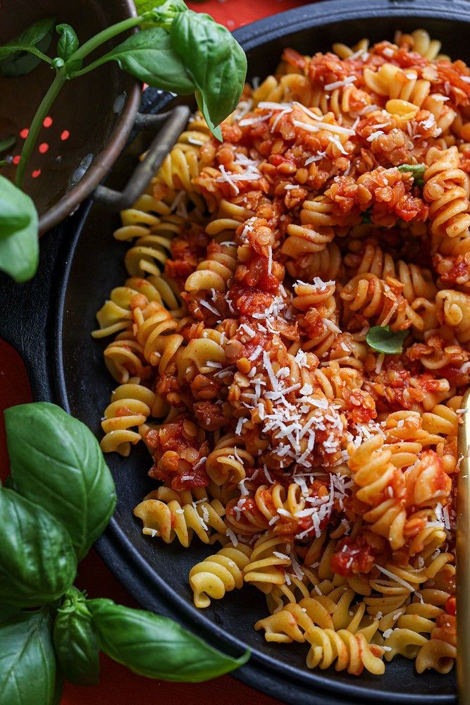 Fusilli od butternut tikve s bologneseom od leće Fusilli od butternut tikve s bologneseom od leće
