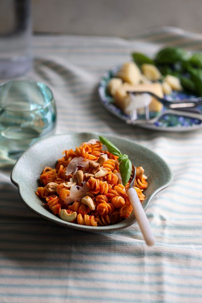Visokoproteinska tjestenina s pestom od paprike Visokoproteinska tjestenina s pestom od paprike